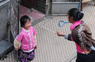 亞洲爸媽習慣打罵孩子但都教不會，那是因為他們不知道這種美國爸媽「堅持零體罰」的正確教育方法！